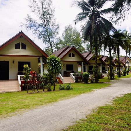 Smilebeach Resort Khaolak Khao Lak Bagian luar foto
