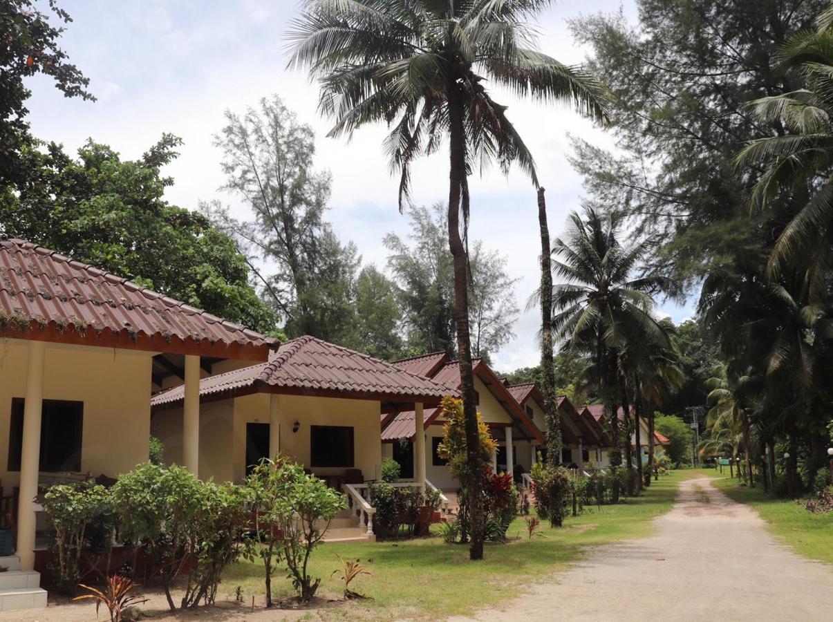 Smilebeach Resort Khaolak Khao Lak Bagian luar foto