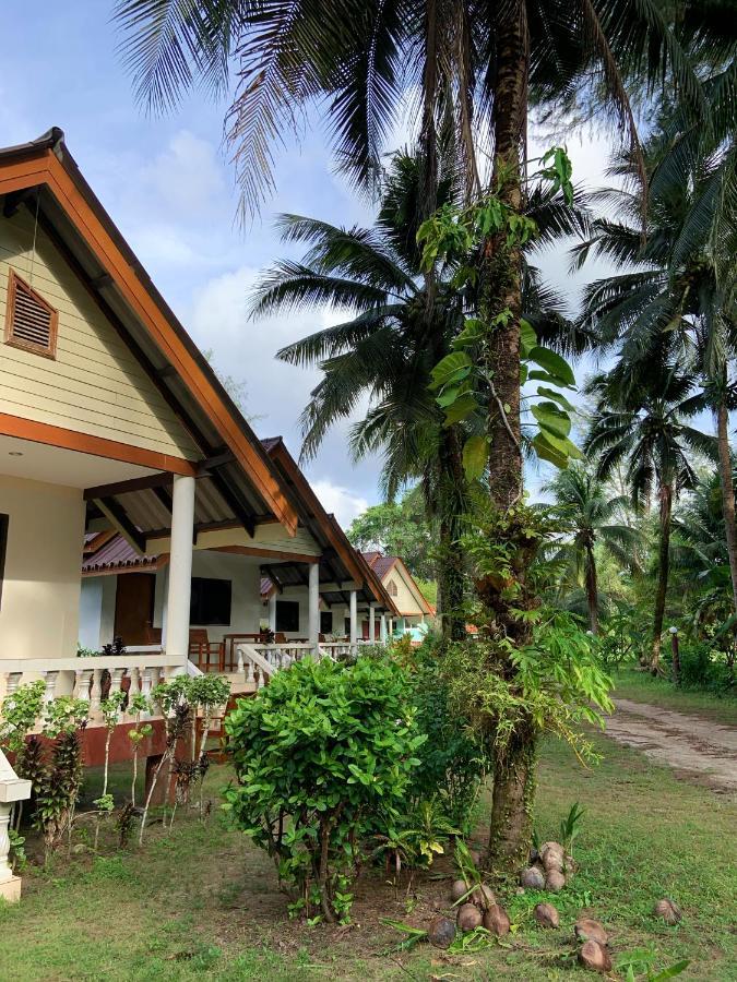 Smilebeach Resort Khaolak Khao Lak Bagian luar foto