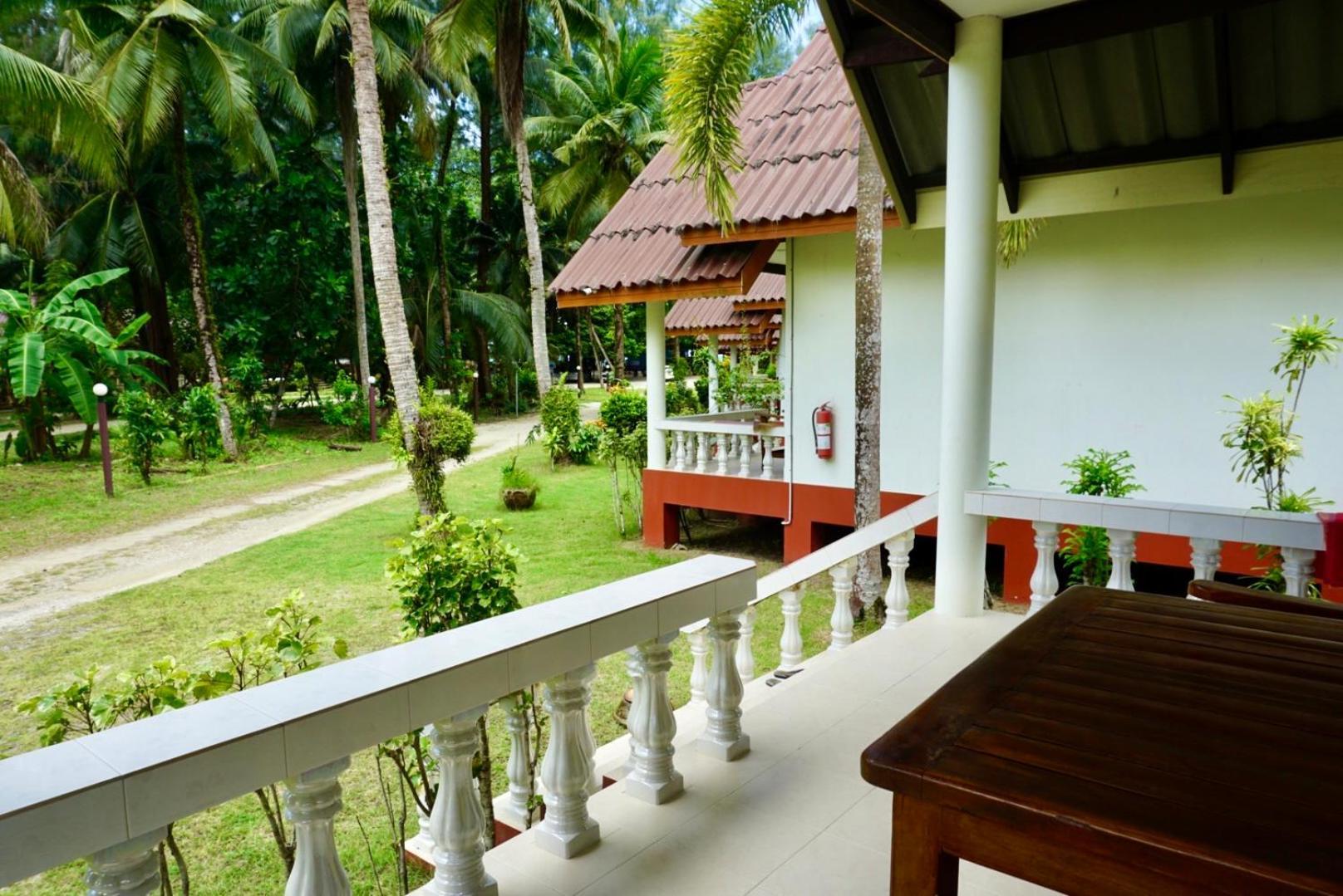 Smilebeach Resort Khaolak Khao Lak Bagian luar foto