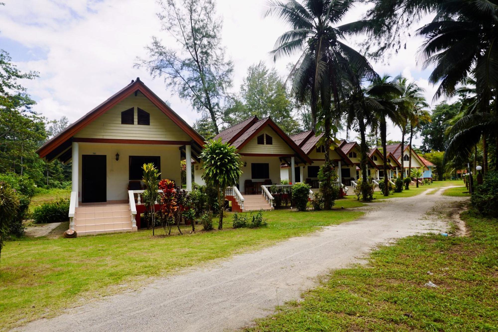 Smilebeach Resort Khaolak Khao Lak Bagian luar foto